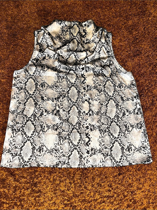 Noli Tops - The Noli Shop Snakeskin Print Cowl Neck Top in White & Black Size Medium